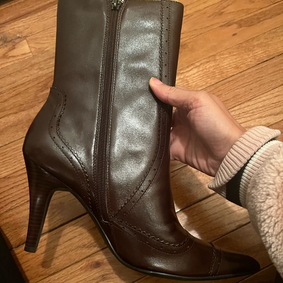 Never worn brown size ten Nine West boots - Picture 6 of 8